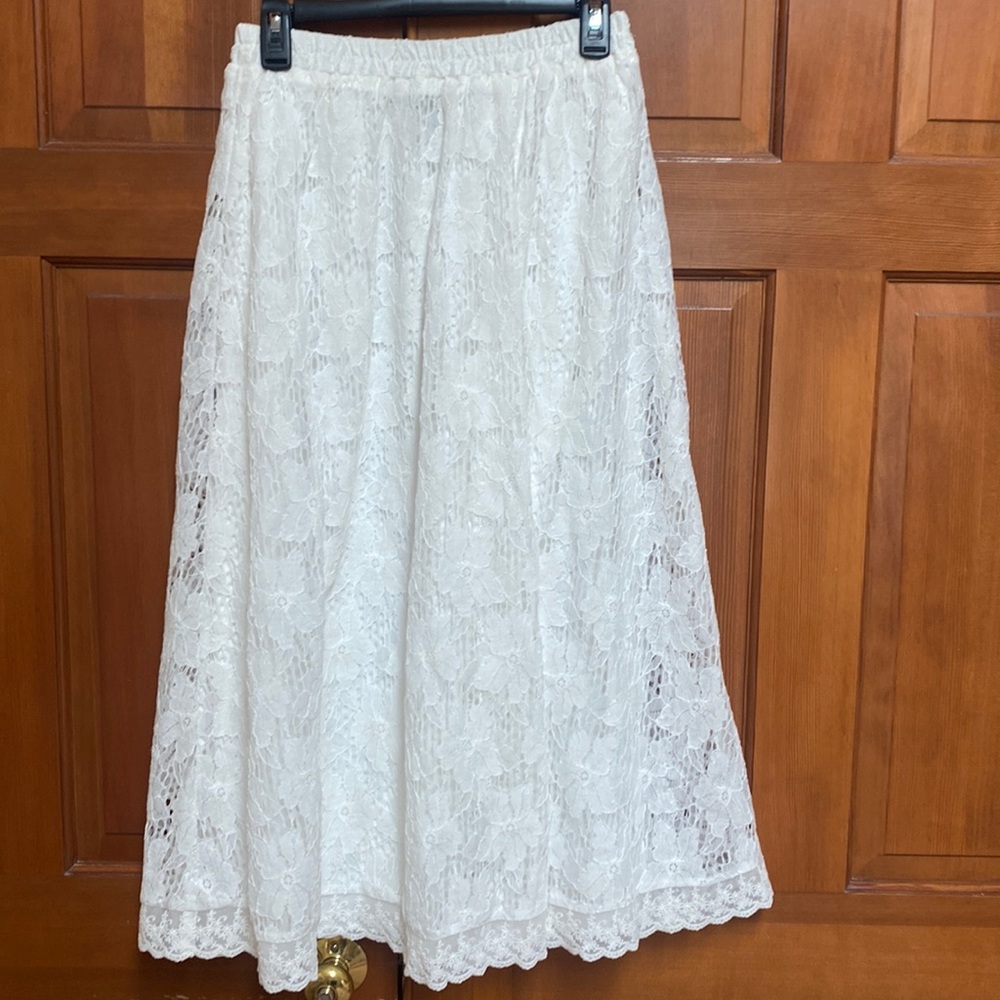 Beautiful lulus white lace skirt